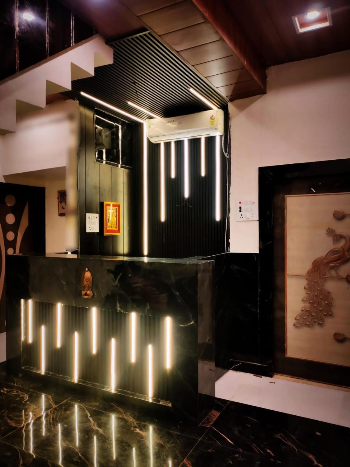 Sri Krishna Residency Hotel Varanasi Ngoại thất bức ảnh