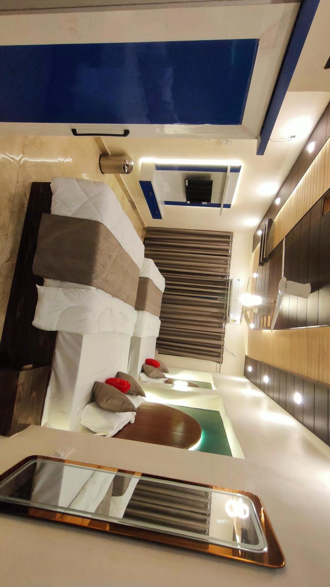 Sri Krishna Residency Hotel Varanasi Ngoại thất bức ảnh