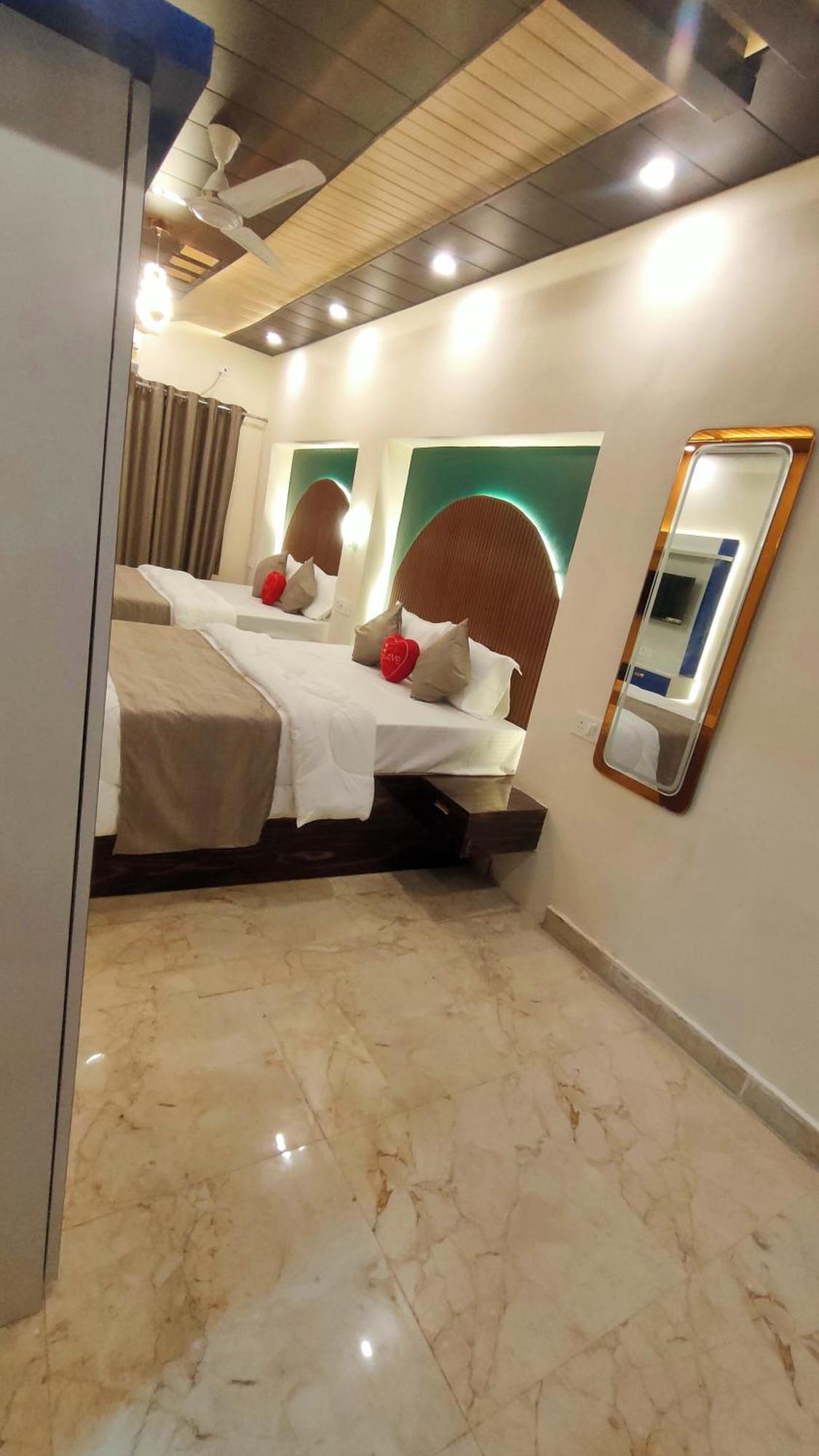 Sri Krishna Residency Hotel Varanasi Ngoại thất bức ảnh