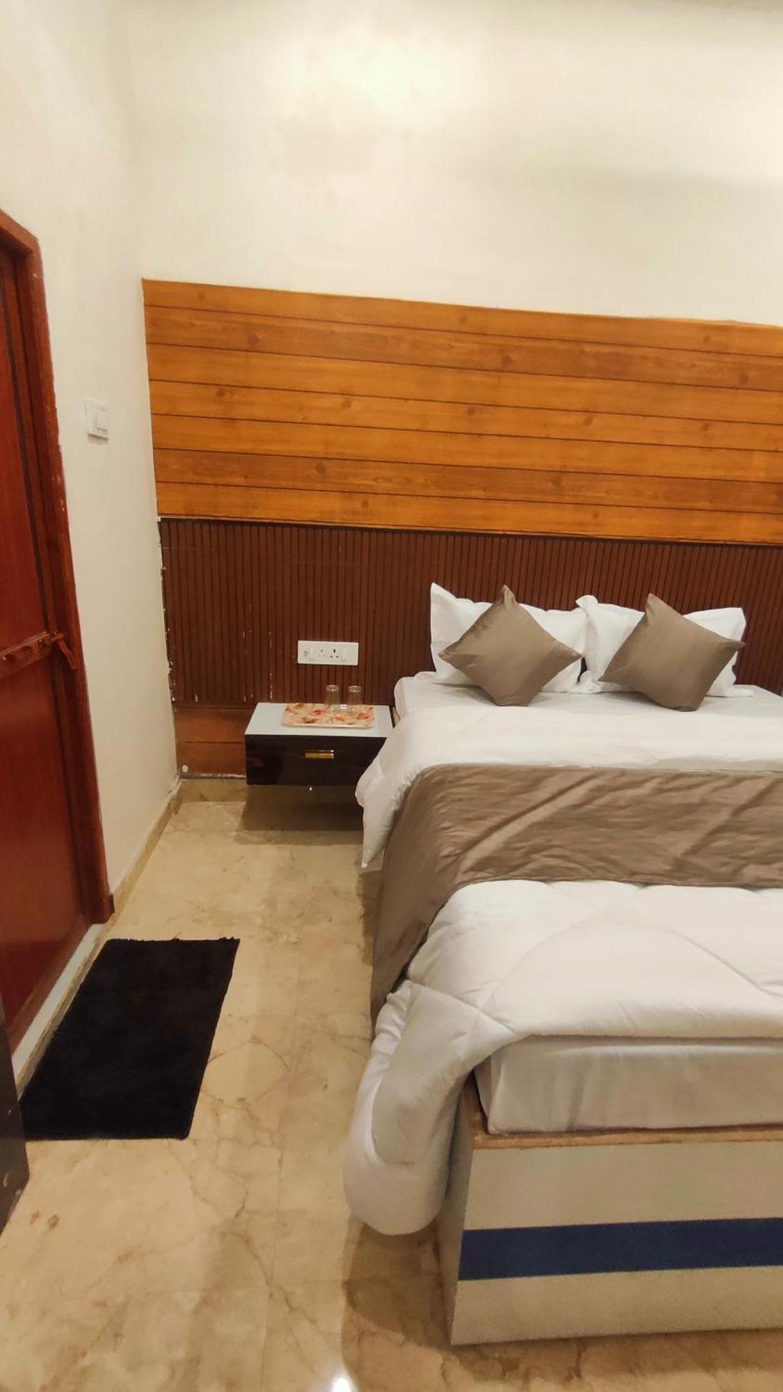 Sri Krishna Residency Hotel Varanasi Ngoại thất bức ảnh