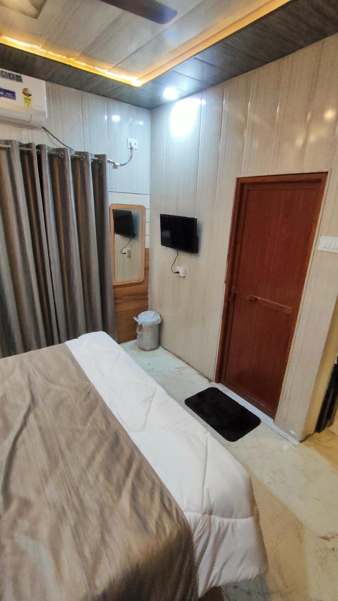 Sri Krishna Residency Hotel Varanasi Ngoại thất bức ảnh